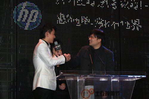 李响映像节调侃名导 现场重遇铁杆粉丝(图)