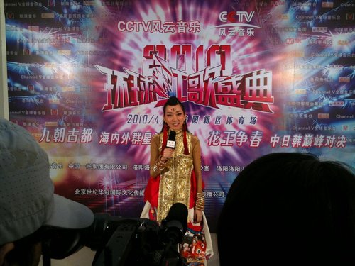 萨顶顶夺CCTV环球红歌盛典最大奖 现国际影响力