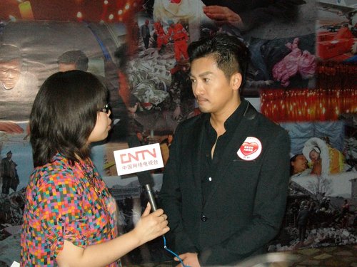 王菲李双江苏有朋两岸三地艺人为灾区人民祈福