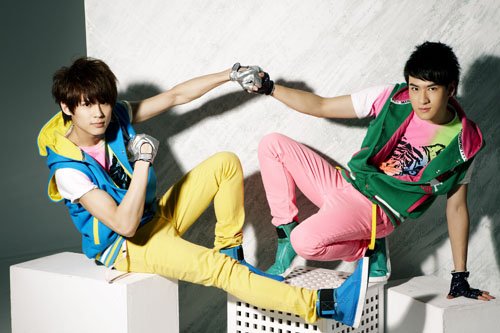 AK组合发片在即 何润东连夜造仔力挺师弟