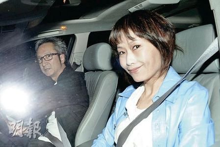 钟镇涛为爱女摆百日帼宴 温拿乐队献歌助兴