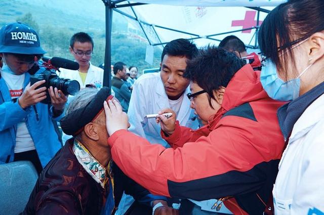 韩红给全国明星一封信 号召艺人投身公益