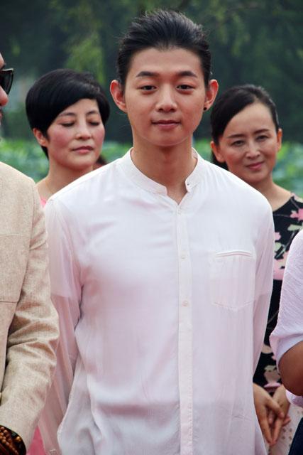 《股疯2015》上海开机 霍尊带伤上阵挑战经典