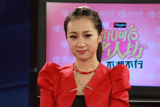 <em>青春美少女</em>做客腾讯现场回应网友质疑_娱乐_