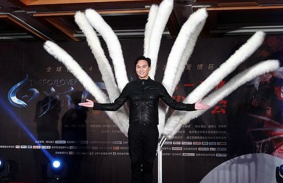 《白狐》张智霖谈与阿娇激情戏:爽到忘记老婆