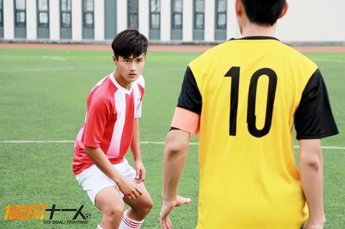 王艺霖《旋风》展球技 获封“国民好哥哥”