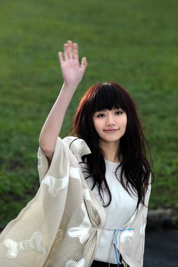 刘惜君拍mv电力十足 男主角害羞亲密镜头频ng