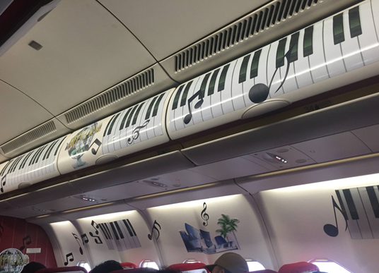 郎朗把演奏会开到了飞机上!乘客集体看呆