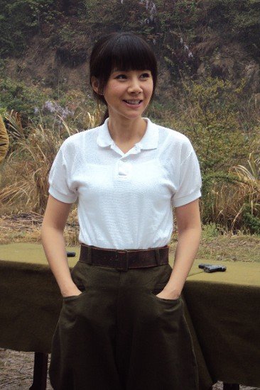 <em>何琳</em>《<em>女王</em>》神秘变身 玩转谍战版杀人游戏_