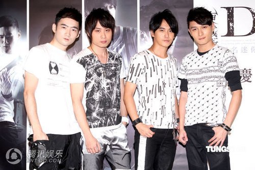 东城卫专辑<em>销售</em>破万推改版 <em>辣妹</em>女仆送巨大汉