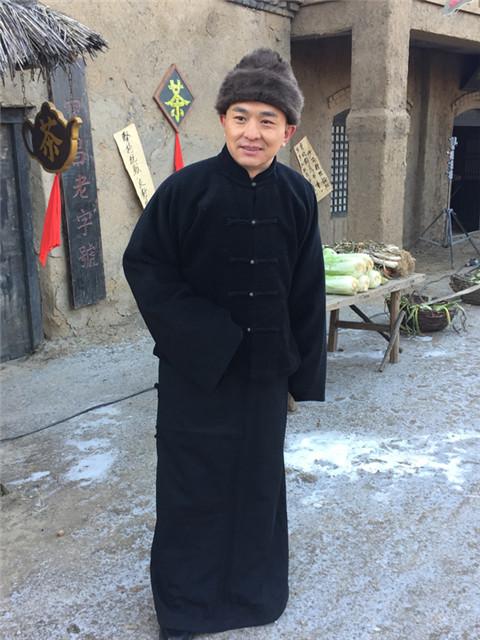 汪奇《抗大战歌》首演特工 造型百变演技获赞