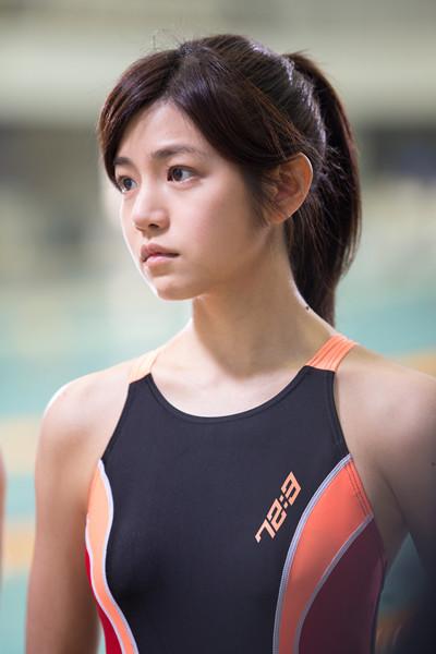 陈妍希《报告》泳装造型惊艳 获赞