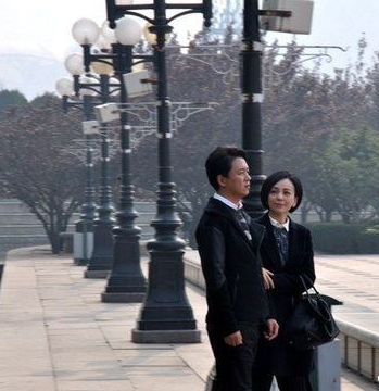 《多少爱可以重来》热拍 王琳上演“河东狮吼”