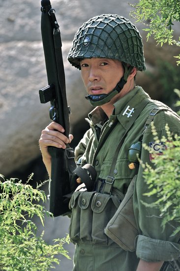 热播 李易祥另类英雄惹人爱 腾讯娱乐讯(文/周萌)电视剧《锁定美军