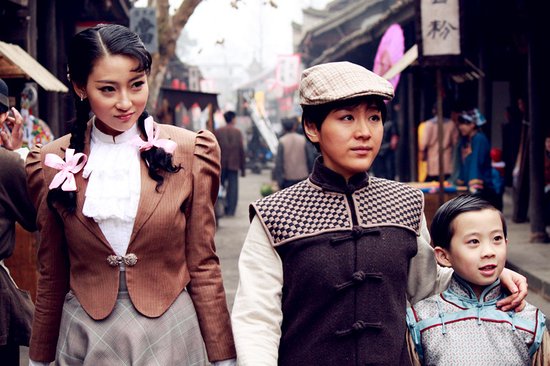 《热血码头》杀青 王碧儿入戏太深洒热泪