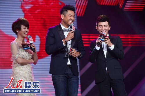 娱乐大典群星璀璨 李宇春完胜倪妮感动落泪