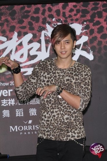 罗志祥忙巡演曹格牵手相陪 粉丝吃醋：别出柜