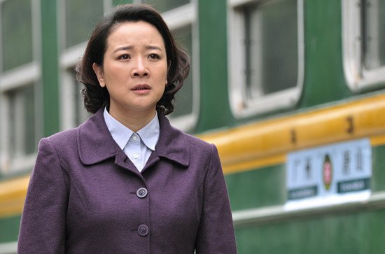 《唐山大地震》收视看涨 陈小艺优雅造型引争议