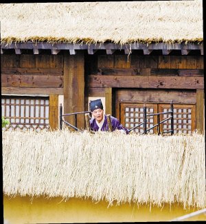 趙本山拍攝《河東獅吼2》 張柏芝與游客合影