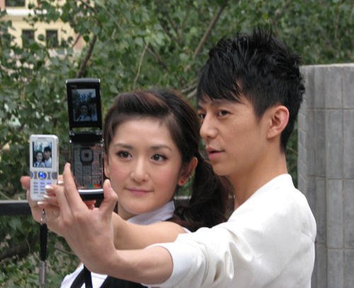 谢娜何炅亲密私照曝光 张杰:觉得自己像小三