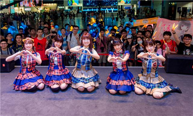 1931女团亮相漫展被赞颜值高 暴走王尼玛成迷弟