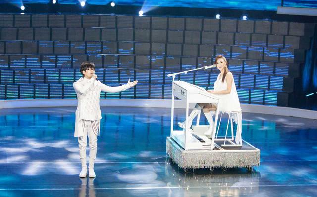 玖月奇迹献唱建军文艺晚会 歌颂军民一家亲