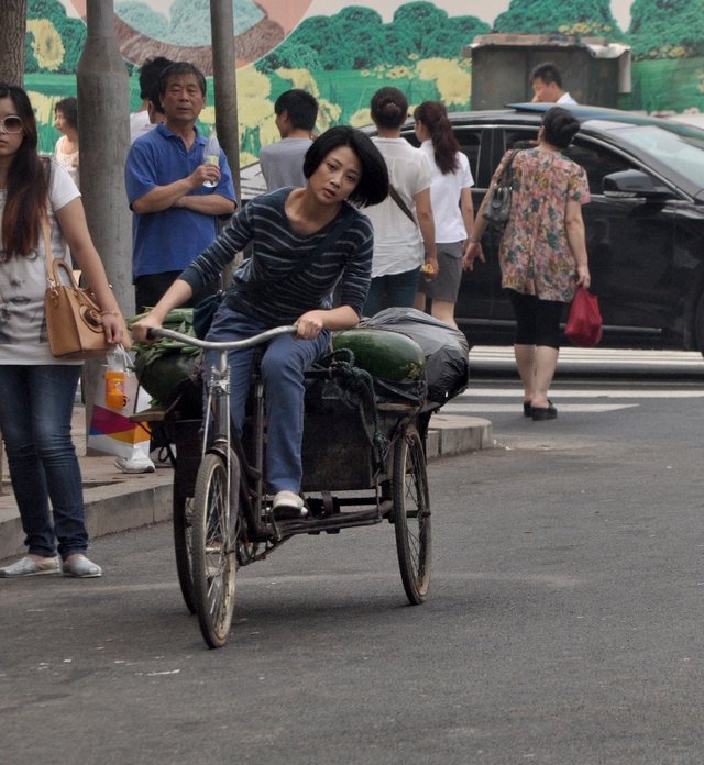 殷桃为《无贼》体验<em>生活</em> 潜伏菜场当小贩_娱