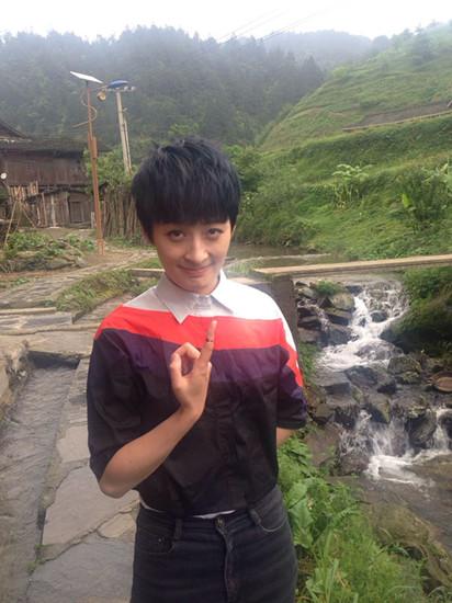 曾轶可《花样2》意外受伤 砍到手指血流不止