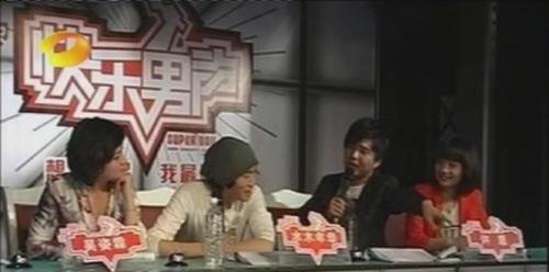 因“伪娘”意见不合 水木年华退出快男评委