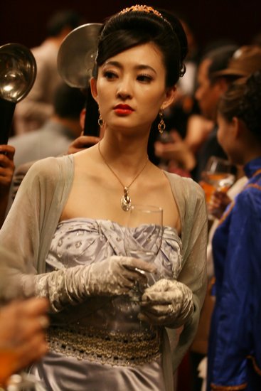 王丽坤《迷案1937》众星捧月 演绎中国梦露