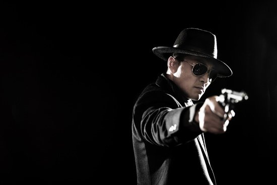 否认与章子怡的恋情 牛青峰：酷帅警长实力派