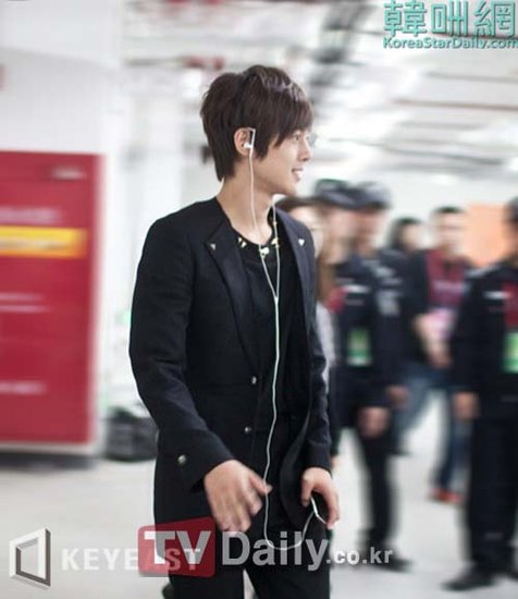  金贤重亚运会 后台照曝光 自曝木讷常被女生甩