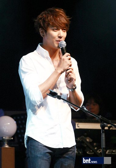 KBS歌谣大典即将举行 允儿郑容和担任主持人