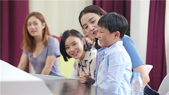 宋佳重返《一年级》 “超级马李”扑倒小花老师