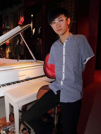中国达人断臂钢琴王子刘伟 喜获钢琴冲击总冠