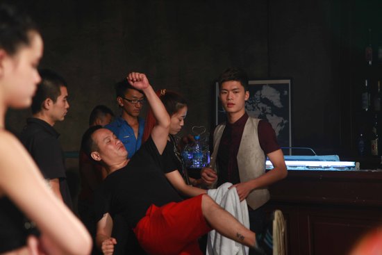 快男《追梦赤子心》MV热拍 宁桓宇跳水数度湿