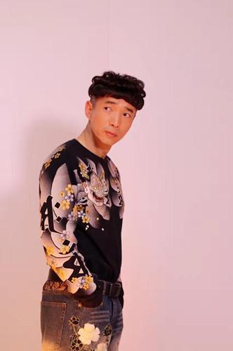 李易祥《笨蛋都到齐了》演假流氓“真”笨蛋