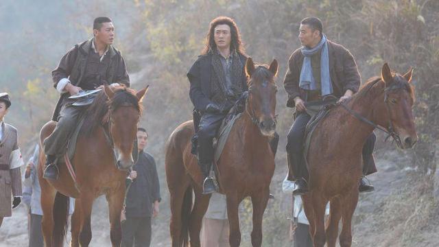 张莘荣《绝漠天啸》持大刀 再现草根英雄