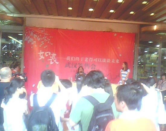 高晓松迟到五分钟被女名字赔笑痛骂仍不获原两字cf读者女生图片