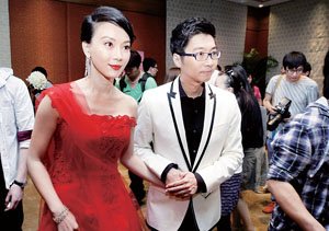电视 夫妻那些事 正文   继巴厘岛婚礼之后,演员陈数和丈夫赵胤胤昨日