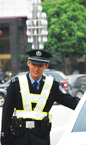 《特警突击队》热拍 王建福保剑锋“大斗法”