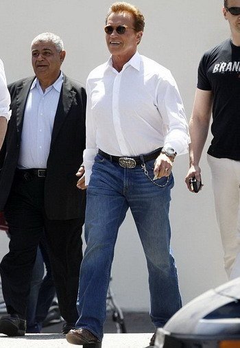  Schwarzenegger caught in scandal as usual August start shooting the film the crying Macho 