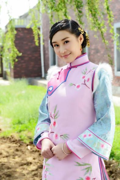 《硬骨头》热拍 鲍丹谈情抗日防“小三”