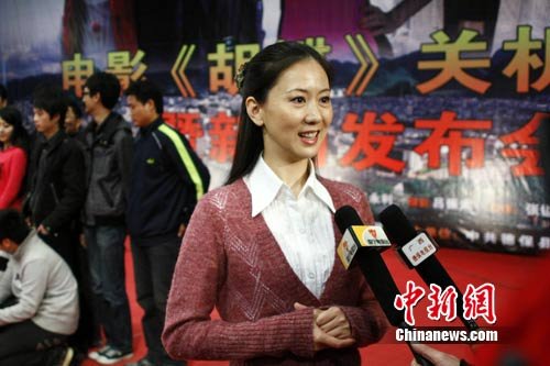 汤加丽承认2008年已离婚 与拍人体写真无关_