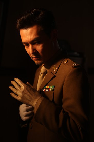 连凯参演首部骇客电影 联手弹奏《钢琴木马》 