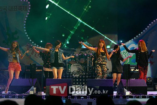 Brown eyed girls引领现场气氛达到高潮(图)