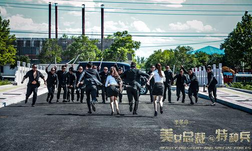 《总裁硬汉美女主持央视财经与特种兵》将引爆保镖美女上线热图片