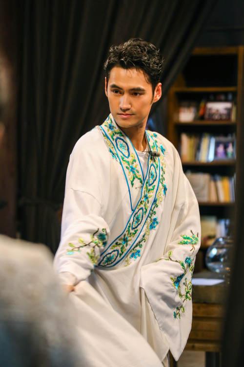 袁弘为昆曲艺术献出“第一次” 临上舞台出状况