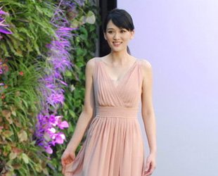 Chen Qiao En catwalk Nude gwisg lliw isel-dorri