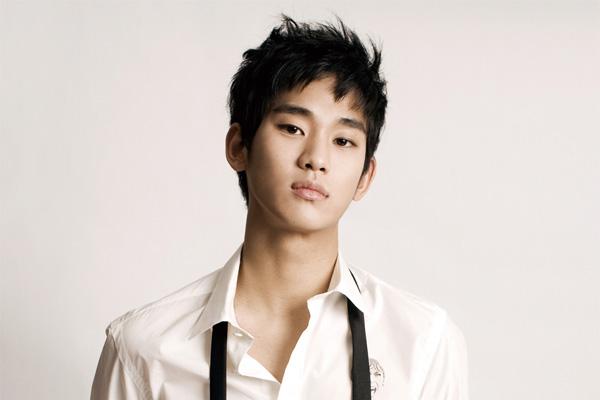 金秀贤被问是否整型 笑答:还不需要